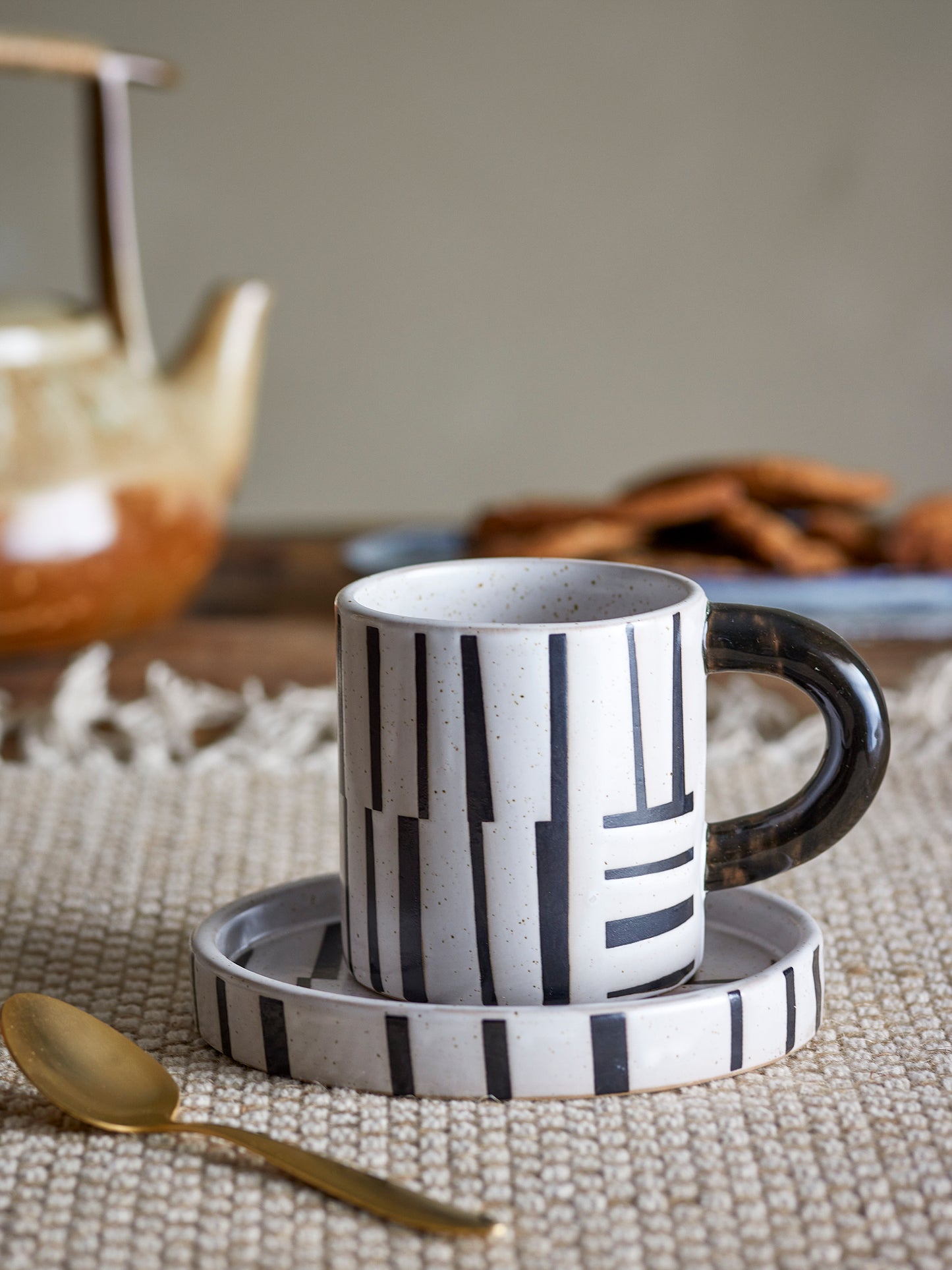 Steinguttasse mit Untertasse | Frankie