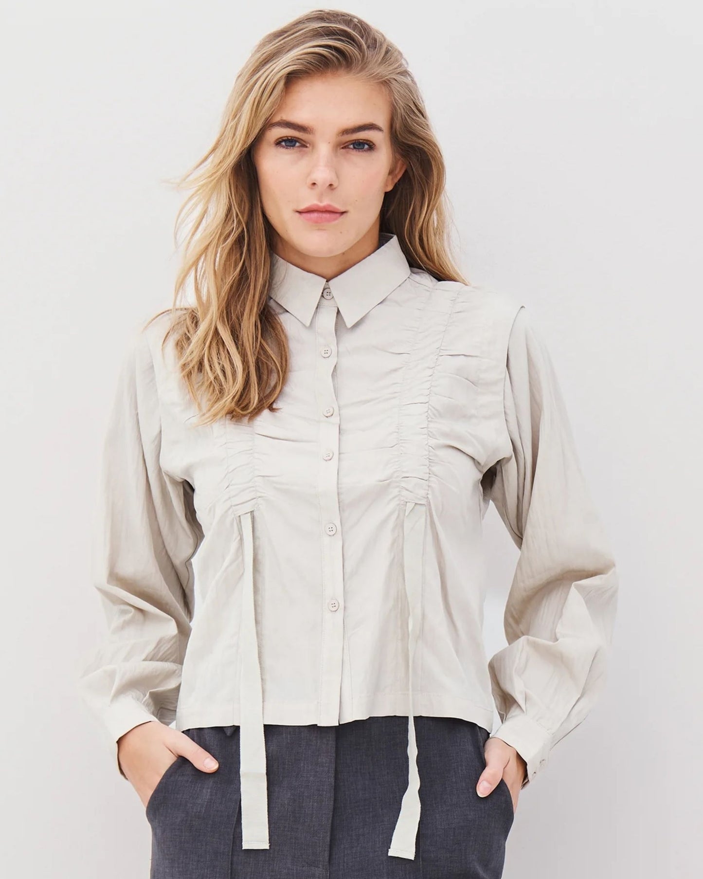 Bluse mit Details von NÜ