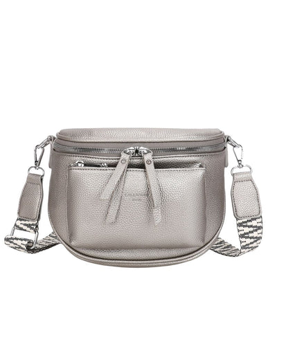 Crossbodybag in silber.