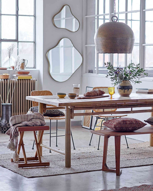 Kissen in einem Braunton.