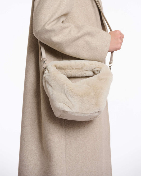 Kleine helle Felltasche von Rino und Pelle. Kein echtes Fell.