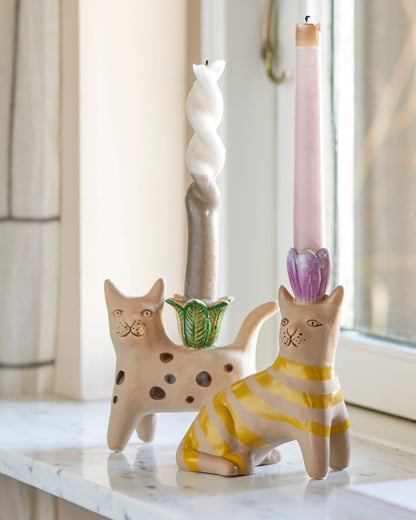 Zwei Kerzenhalter in Katzenform