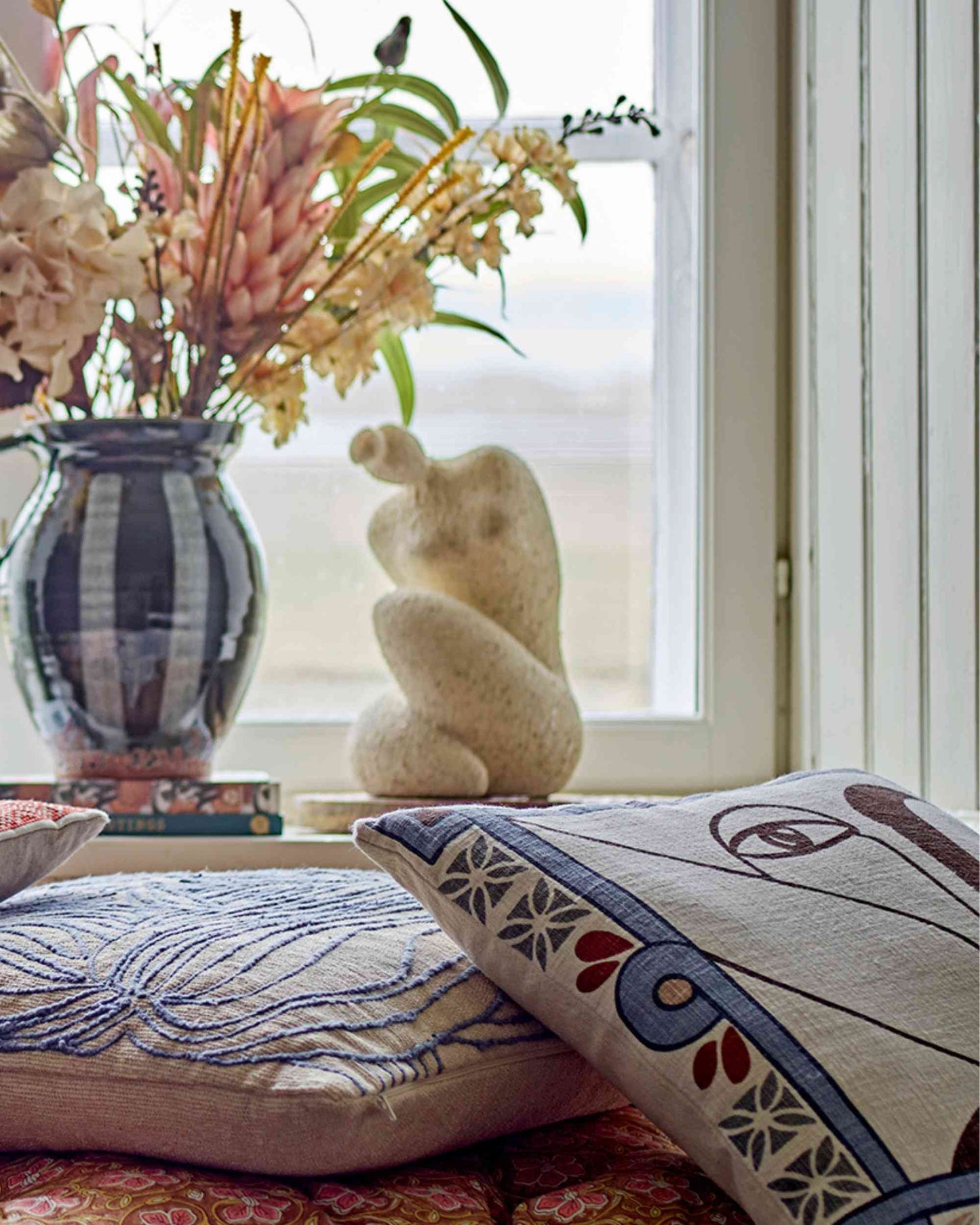 Kissen mit abstraktem Gesicht. 