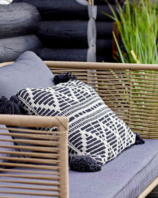 Schwarz weißes Kissen