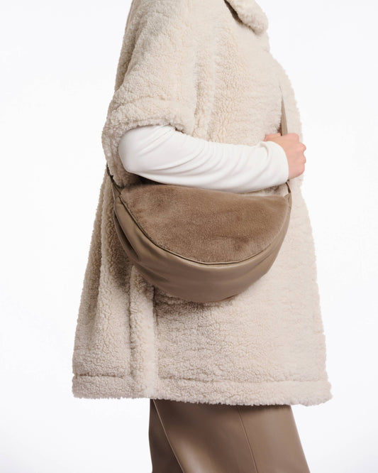 Kleine Crossbody Bag mit Fell ( nicht echt) von Rino und Pelle.