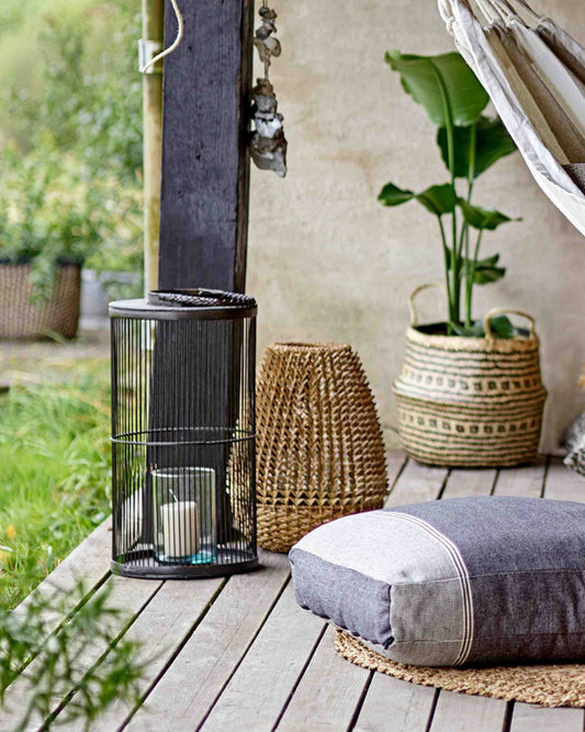 Schwarze Laterne für Outdoor und Indoor. 