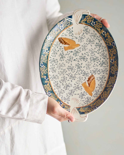Servierplatte mit Vogelmotiv