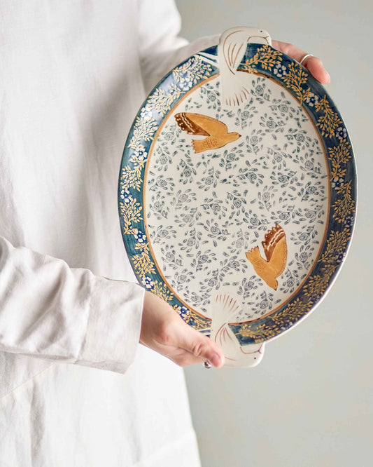 Servierplatte mit Vogelmotiv