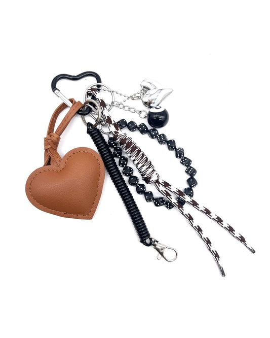 Taschenanhänger. Herzform beige.