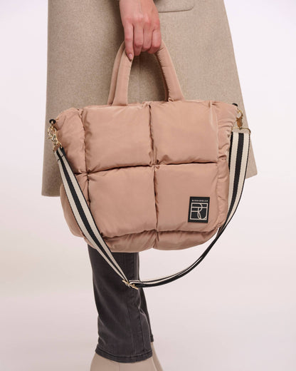 Helle Tasche von Rino und Pelle